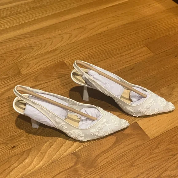 Betsey Johnson White Embroidered Heels - Picture 2 of 7